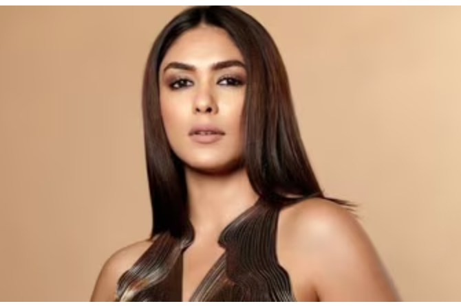 Mrunal Thakur: 