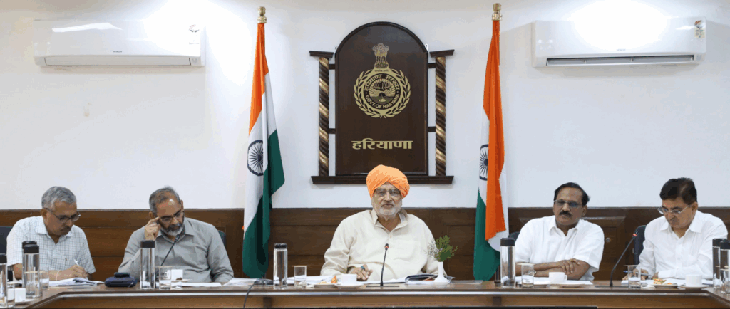 घटती कृषि-जोत को देखते हुए किसानों को "वर्टिकल बागवानी"