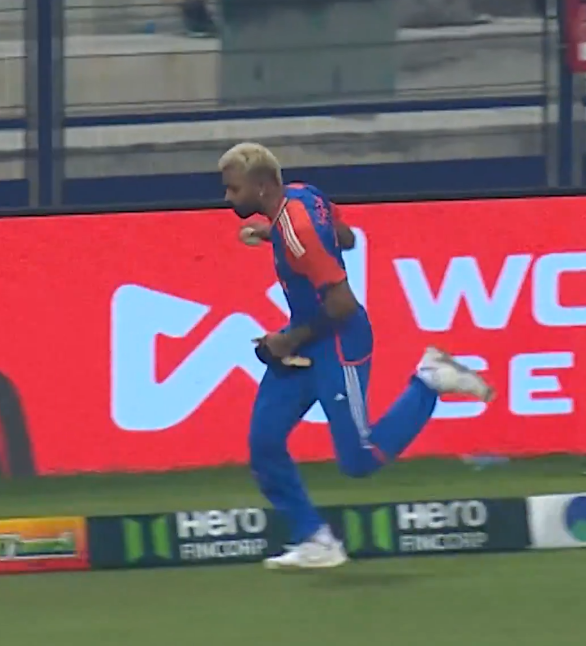Hardik Pandya बने ‘इम्पैक्ट प्लेयर’, एशिया कप 2025: मेडल सौंपा टीम इंडिया के ट्रेनिंग असिस्टेंट को #HardikPandya #SuryakumarYadav #PakistanCricket #IndiaVsPakistan #AsiaCup #HardikPandya #IndiavsPakistan #INDvsPAK #AsiaCup2025